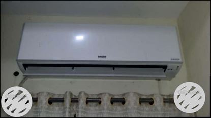 White Split-type Air Conditioner