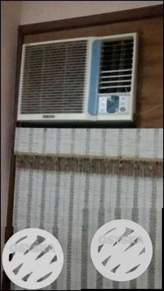 White Window-type Air Conditioner