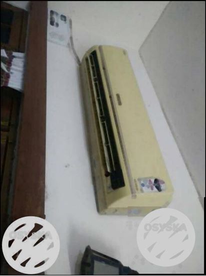 Samsung Split-type 1 ton Air Conditioner with new compressor