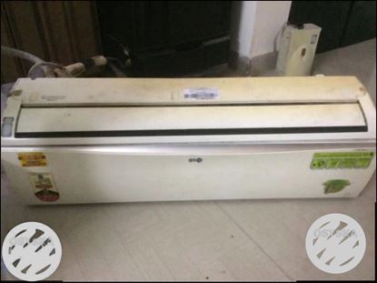 White Split-type Air Conditioner