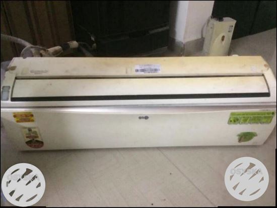 White Split-type Air Conditioner