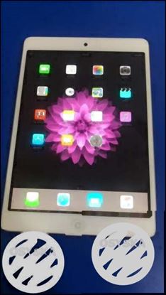 Ipad mini a1432 silver 16 gb new condtion bill