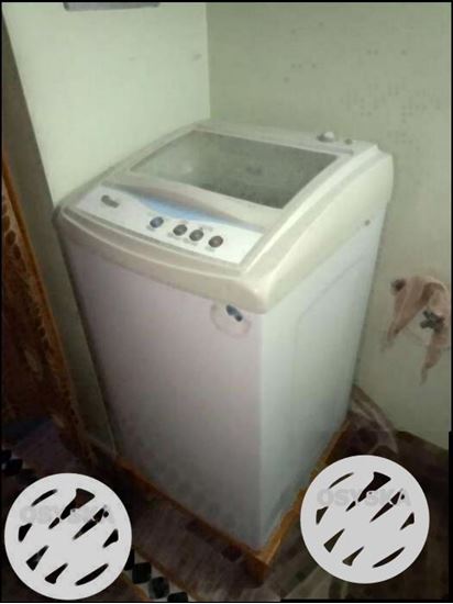 White Top-load Washing Machine