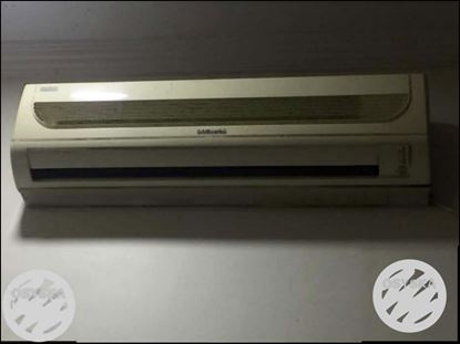 White Split-type Air Conditioner