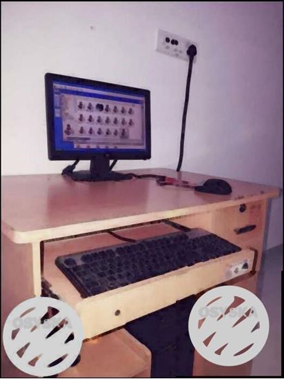 HP Computer set in very good condition 18.6 inch