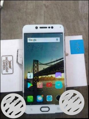 ViVo v5 good condition 4 Ram 32 Rom Charger and