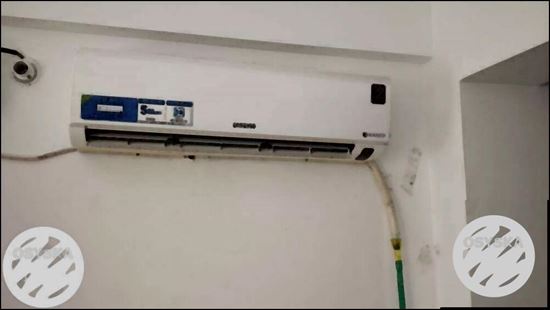 White Samsung Split-type Air Conditioner