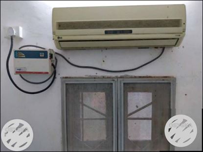 White Split-type Air Conditioner