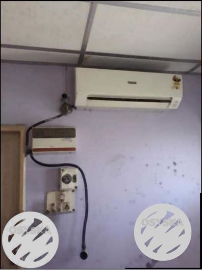 White Split-type Air Conditioner