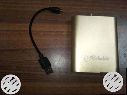 10400 mah power bank with charging cable